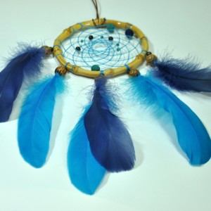 Фото Красивый ловец снов с синими перьями