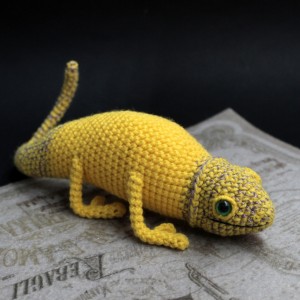 Фото Жёлтый хамелеон игрушка ручной работы