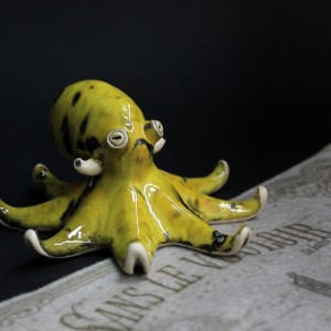 Фото Фигурка жёлтого осьминога