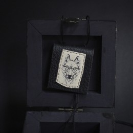 Фото Чёрный кулон с волком в виде книги