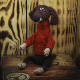 Фото Игрушка такса в красном свитере Лариса