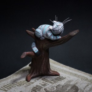 Фото Чеширский кот на дереве фигурка