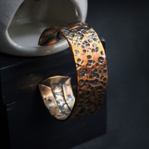 Фото Медный браслет незамкнутое кольцо