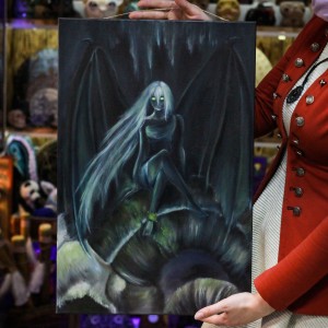 Девушка демон с крыльями на черепе картина масло Фото Девушка демон с крыльями на черепе картина масло