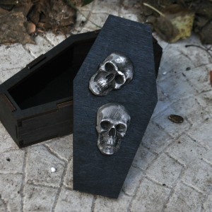 Фото Шкатулка в виде гробика с черепом