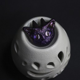 Фото Брошь фиолетовый кот с рогами Амур