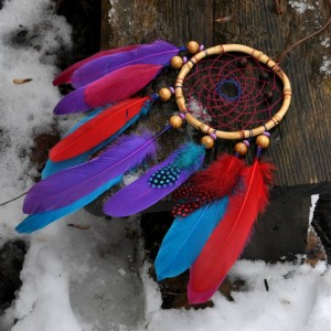Фото Ловец снов с яркими перьями гуся и цесарки
