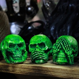 Фото Три черепа зелёные "Шёпоты и Крики"