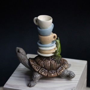 Фото Черепаха с лягушонком и чашками фигурка-миниатюра