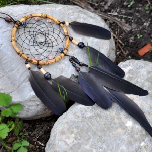 Фото Ловец снов чёрный с перьями ворона "Звуки Самайна"