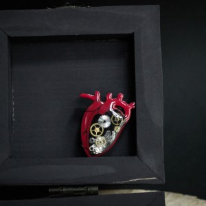 Фото Брошка с шестерёнками "Анатомическое сердце"