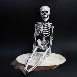 Фото Скелет человека - декор для Хэллоуина