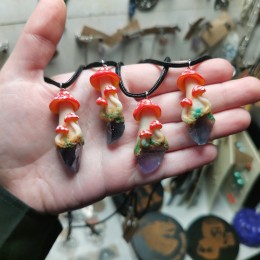 Фото Кулон Ведьмины грибы с кристаллом