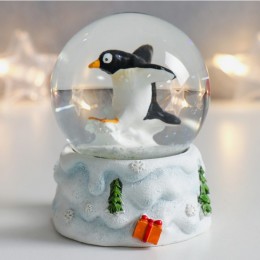 Фото Снежный шар Пингвин на снегу, 7х6,7х8,8 см