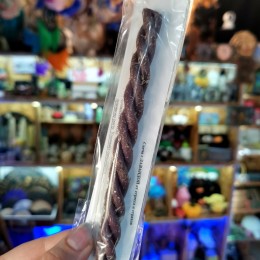 Фото Свеча скрутка с лавандой (от страха и стресса), 16х1,2 см фиолетовая