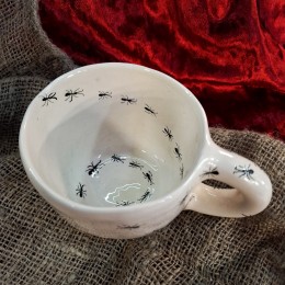 Кружка с муравьями, керамика Фото Кружка с муравьями, керамика