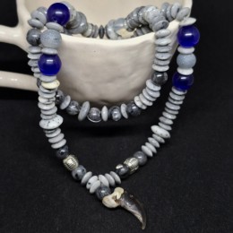 Фото Ожерелье "Волчица" из лабродарита с когтем волка