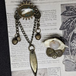 Фото Брошь Фамильяр (кость кота/лисы)