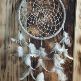 Ловец снов серый "Тень", перья цесарки Фото Ловец снов серый "Тень", перья цесарки