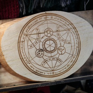 Фото Декор на спиле дерева - Алхимический круг
