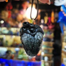 Фото Кулон Сердце Некроманта (большое сердце анатомическое, чёрное)